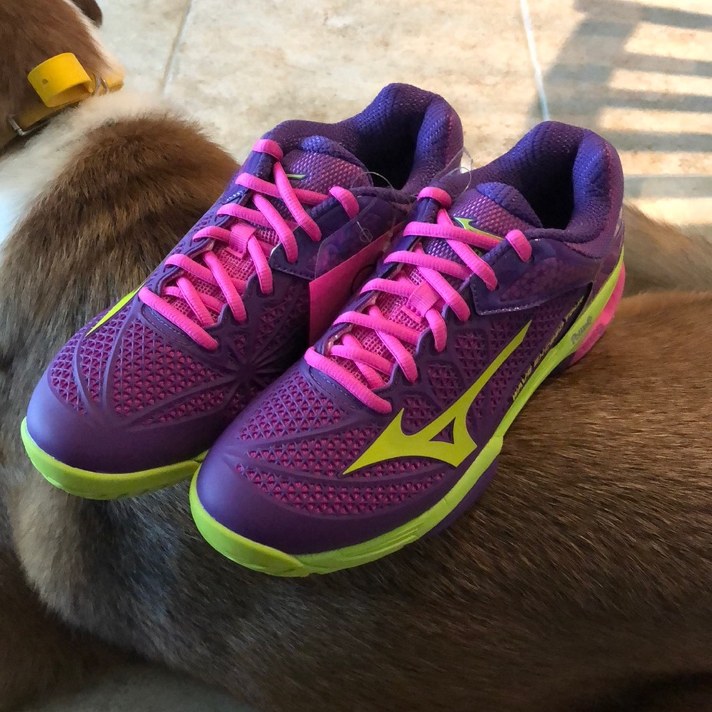Women’s Mizuno Wave Exceed 2 tennis shoes